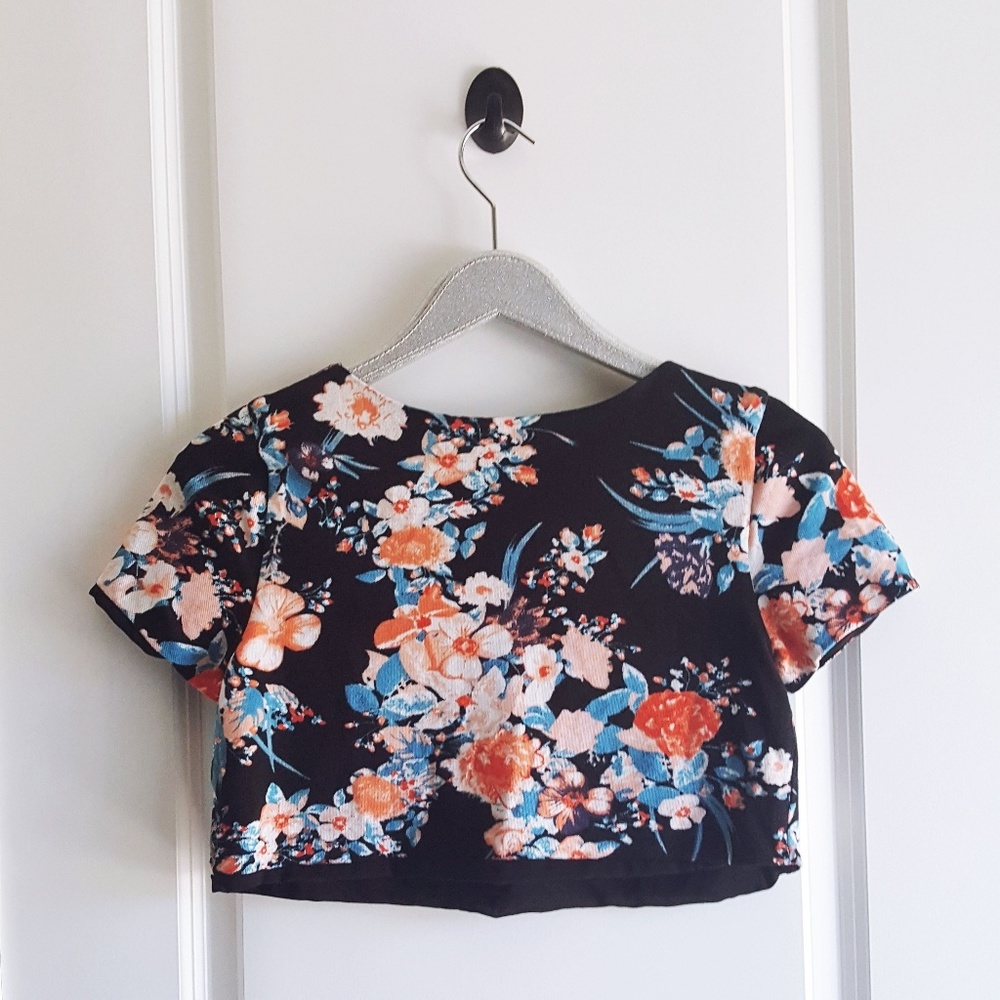 BCNU Floral Crop Top - Picture 4 of 8