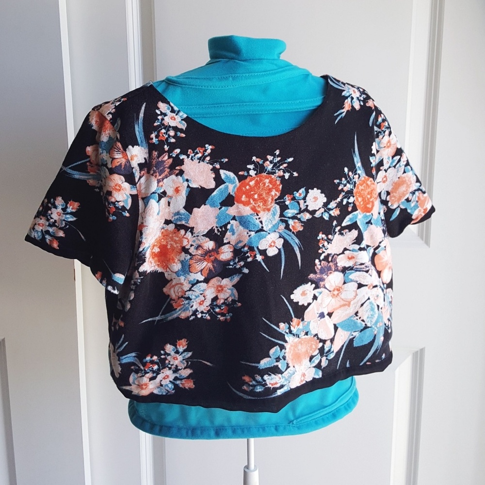 BCNU Floral Crop Top - Picture 8 of 8