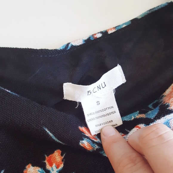 BCNU Floral Crop Top - Picture 2 of 8