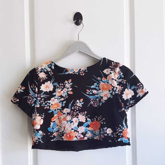 BCNU Floral Crop Top - Picture 7 of 8