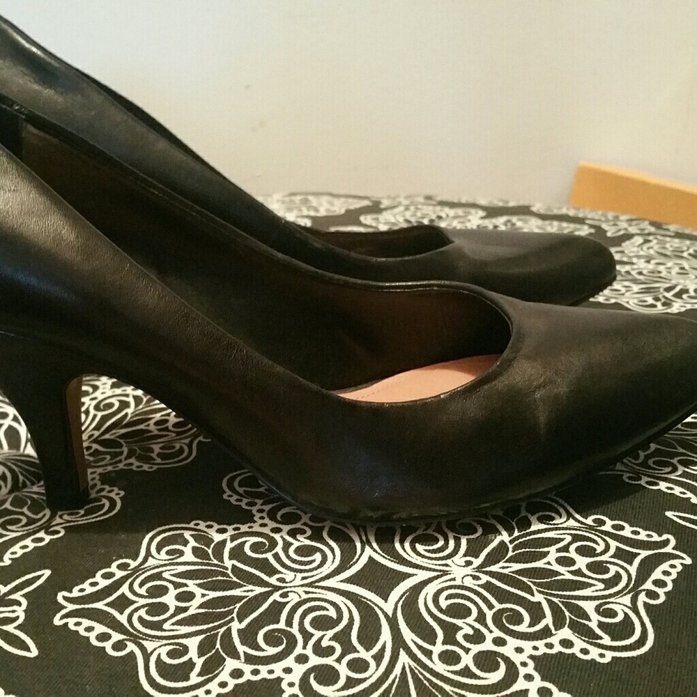 Vince Camuto  leather Pumps