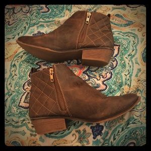 Mossimo size 7.5 booties
