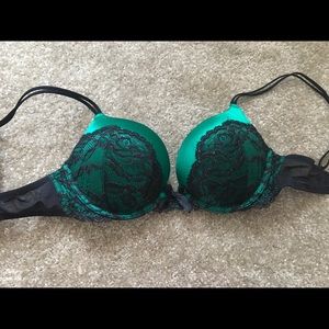 34B Victoria's Secret Bombshell Holiday Bra!!!