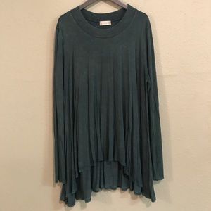 Soft altar'd state green top. Size L.