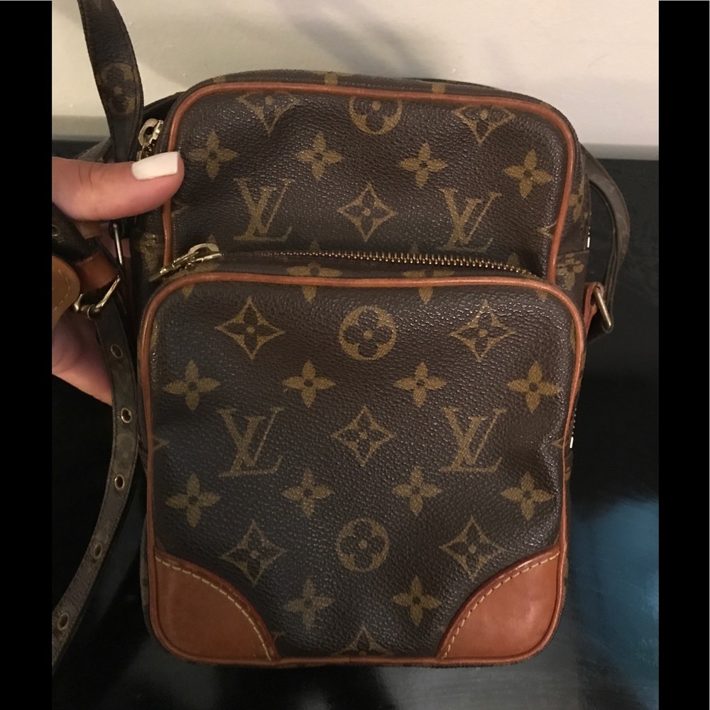 100% Auth. Louis Vuitton Canvas Vintage Crossbody