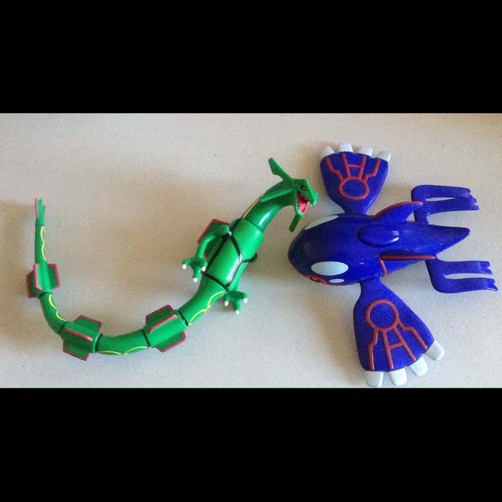 Rayquaza and Kyogre figure