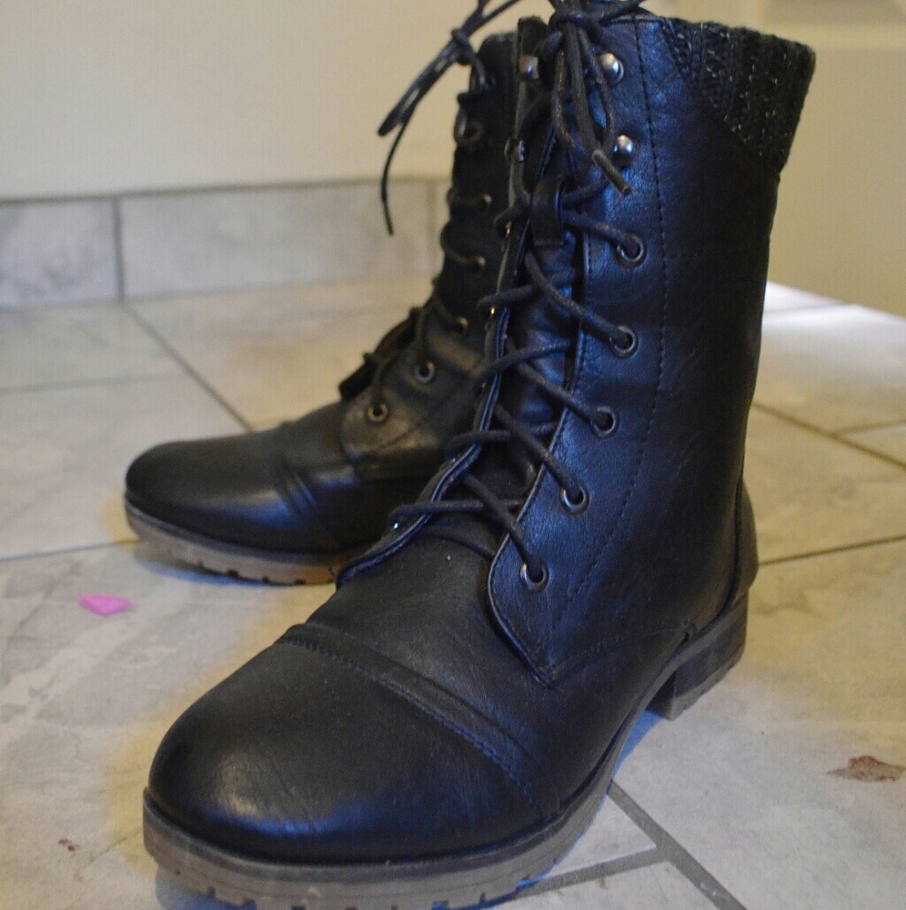 Combat boots