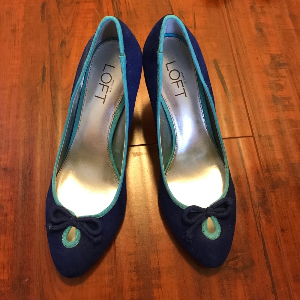 Like new - Blue suede heel with teal trim
