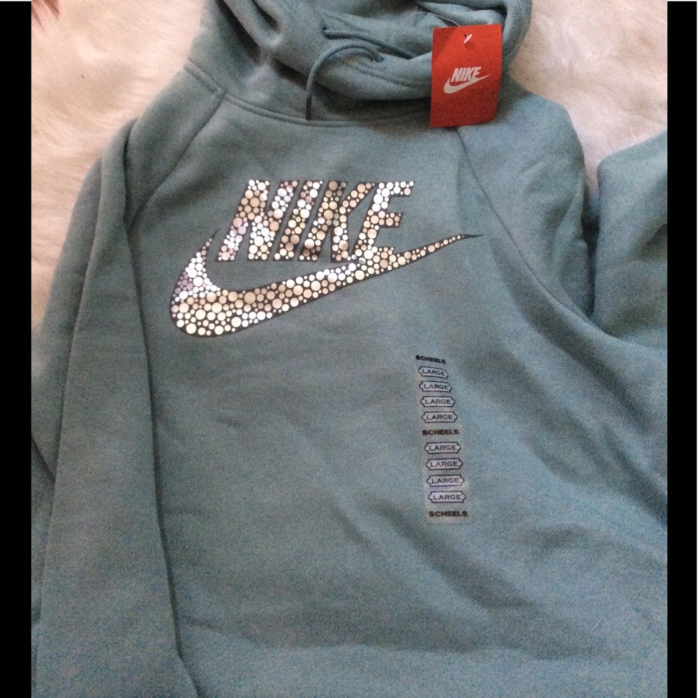 NWT!! Nike Rally Sweatshirt