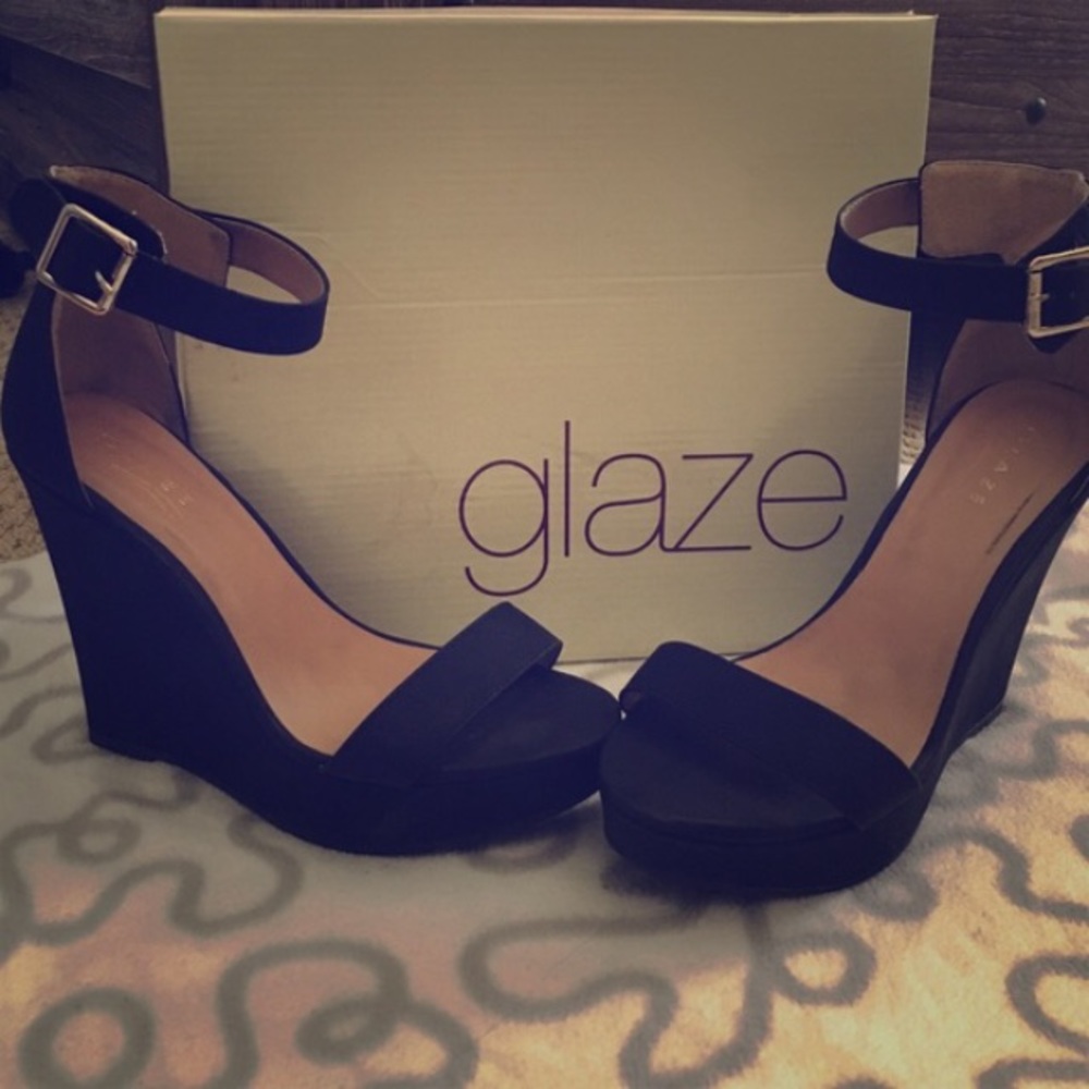 CLEAROUT  Black wedges