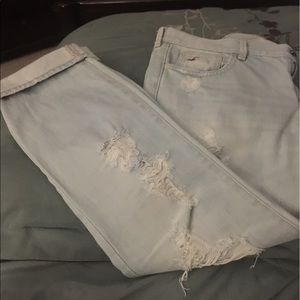 NWOT hollister cropped jeans. Size 7 or 28