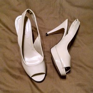 Sling back platform pumps