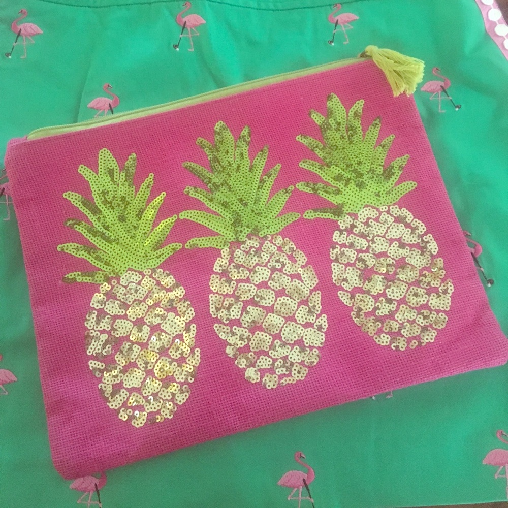 Mudpie, pineapple clutch.