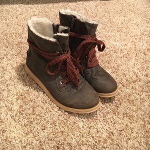 Cute brown boots size 6 1/2