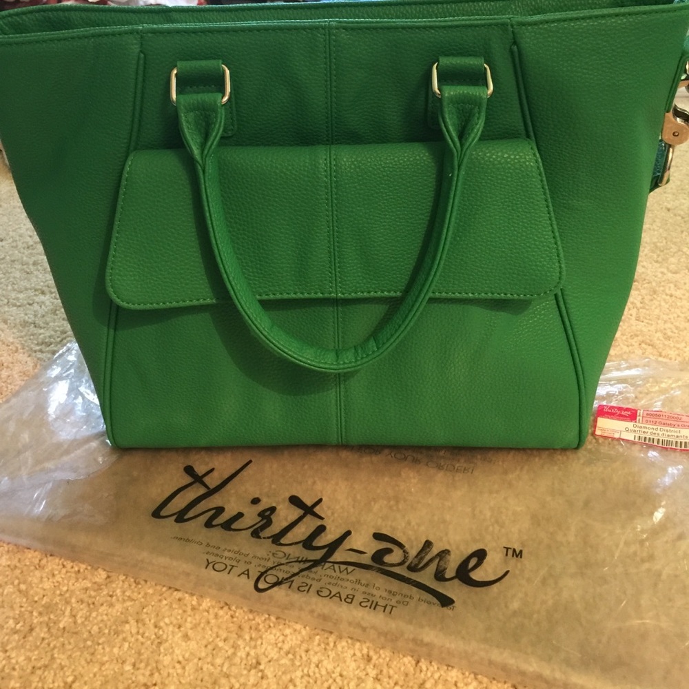 Retired 31 Diamond District Gatsby's Green Pebble