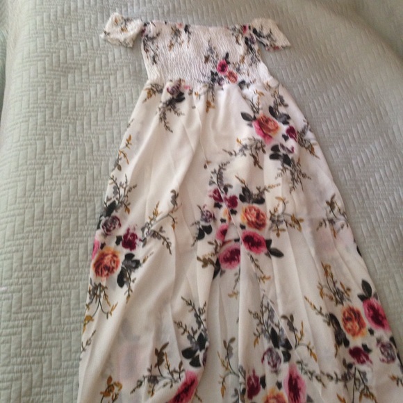 UP TO SIZE XXL! Unique off Shoulder Floral Maxi - Picture 6 of 7