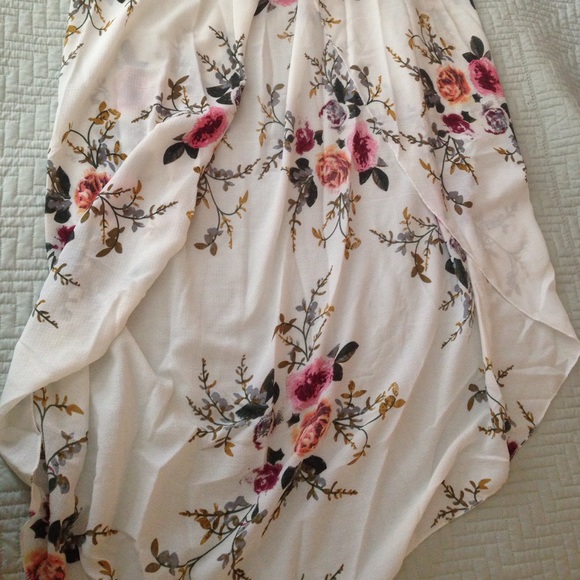 UP TO SIZE XXL! Unique off Shoulder Floral Maxi - Picture 7 of 7