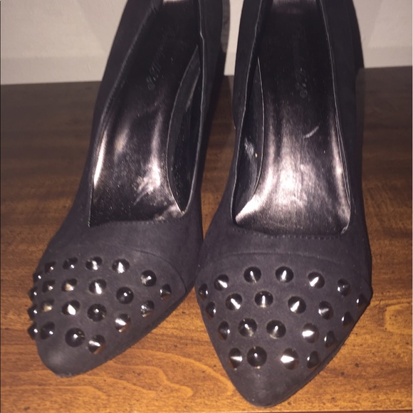 Breckelles studded pointed toe pump sz 8 - Picture 4 of 4