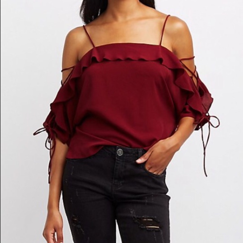 lace up sleeve cold shoulder top