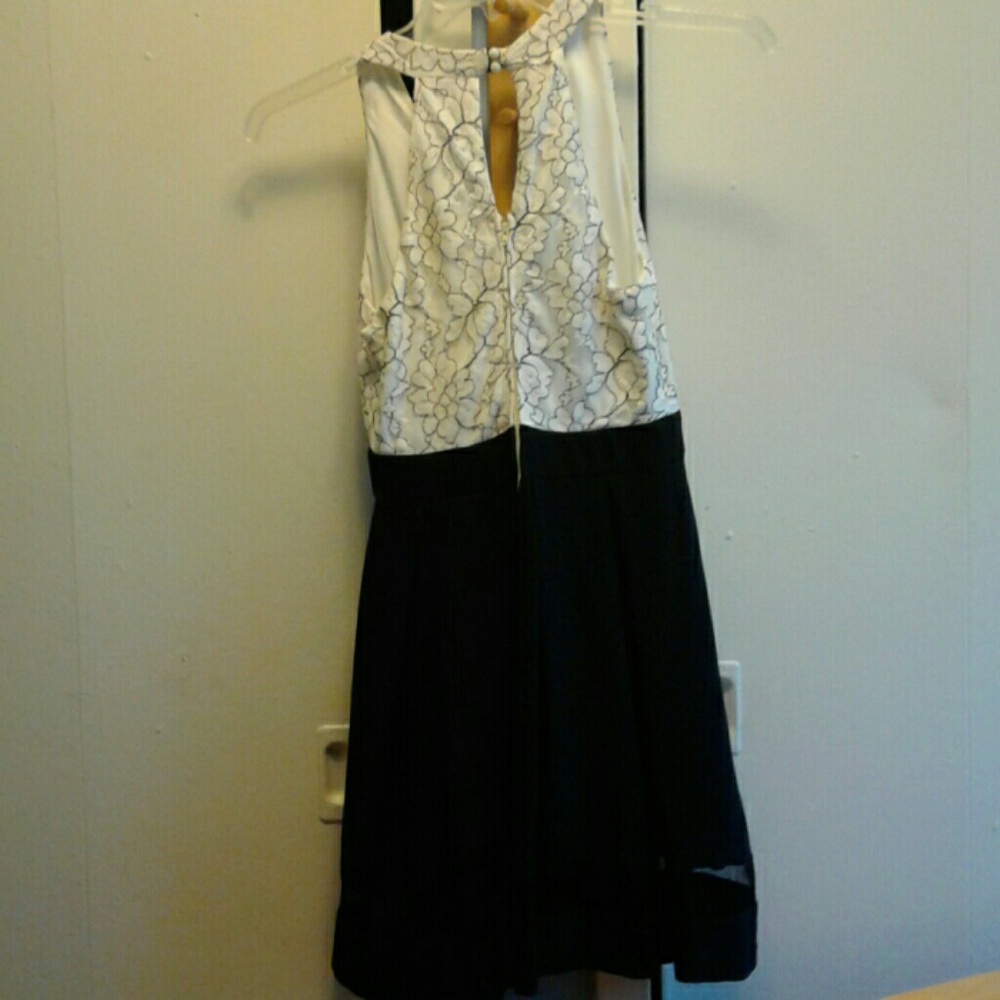 Dress - Picture 2 of 4
