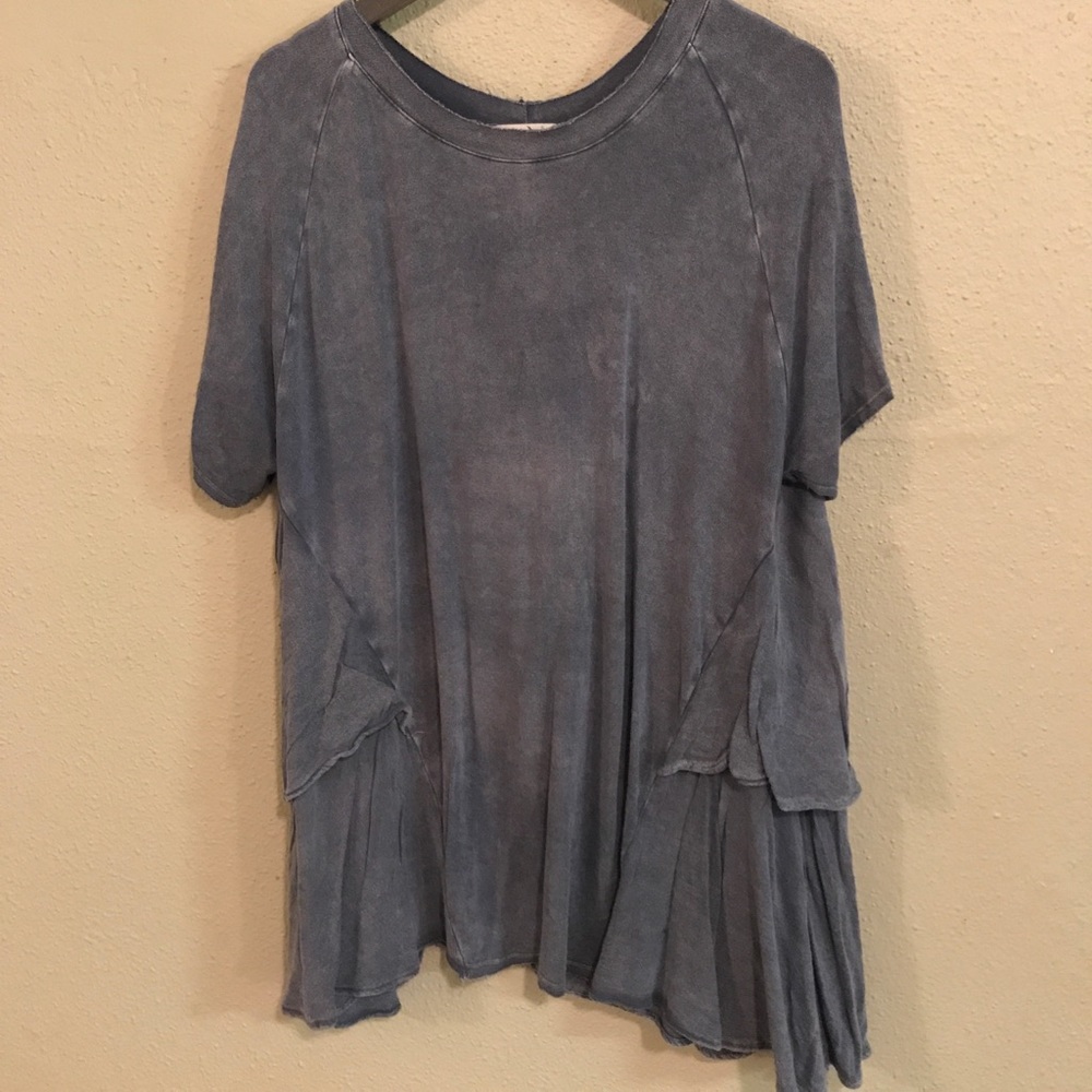 Altar'd state high low top. Size L.