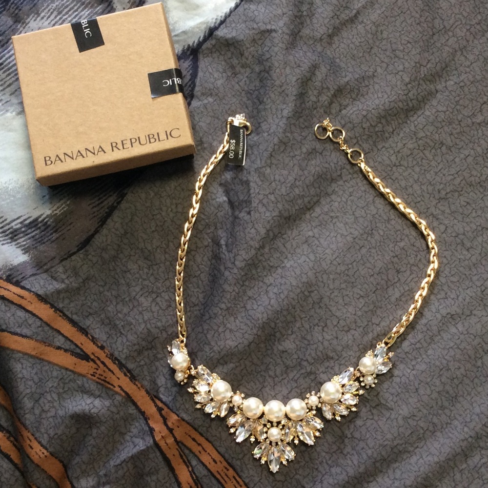Banana republic necklace