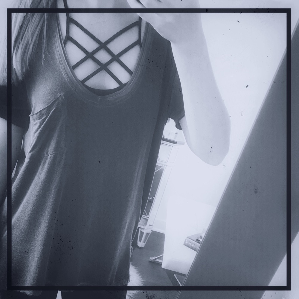 SOLD OUT // Mini Mesh Criss-Cross Sports Bra - Picture 3 of 6
