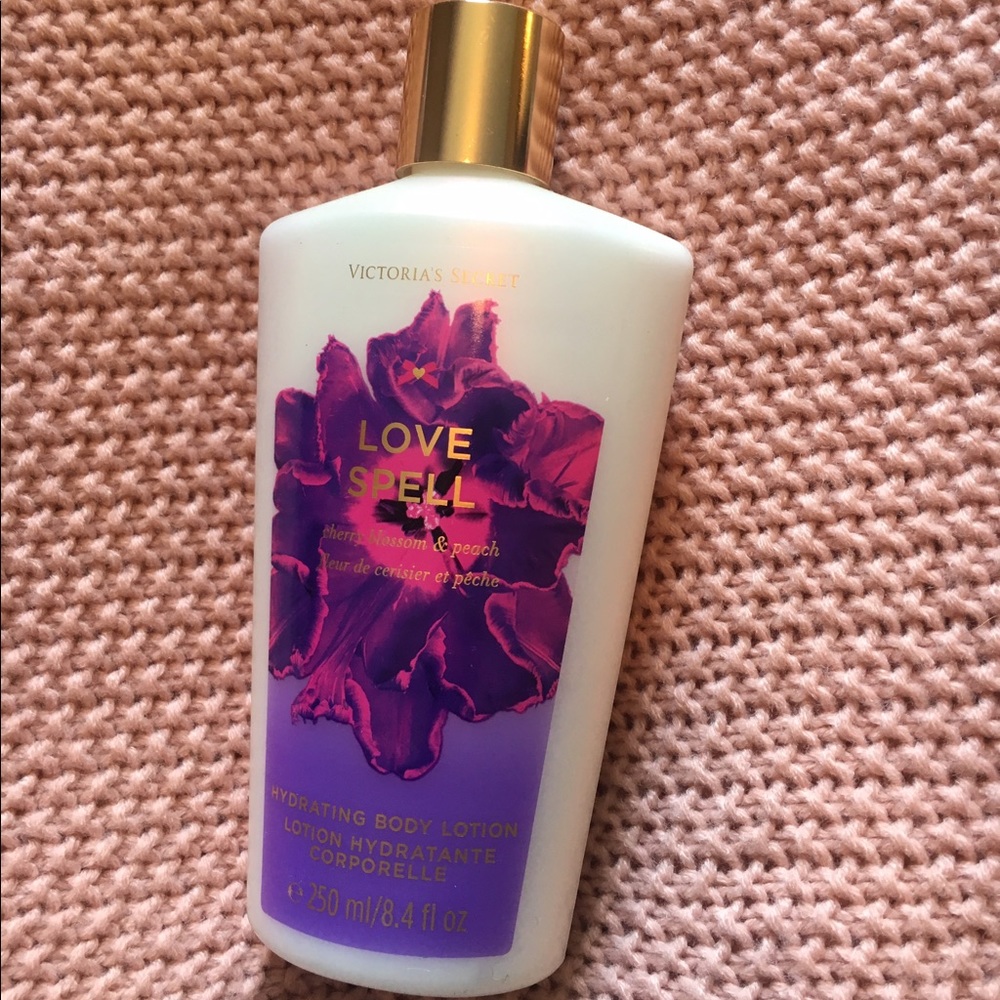 NEW Victoria's Secret Love Spell lotion
