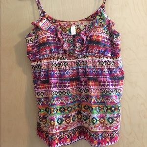 Size XL patterned tank.