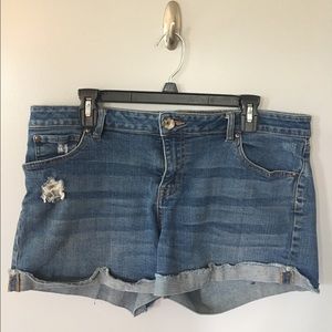 a.n.a. lightly distressed denim shorts