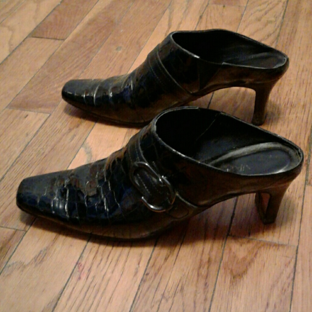 High Heels - Picture 2 of 2