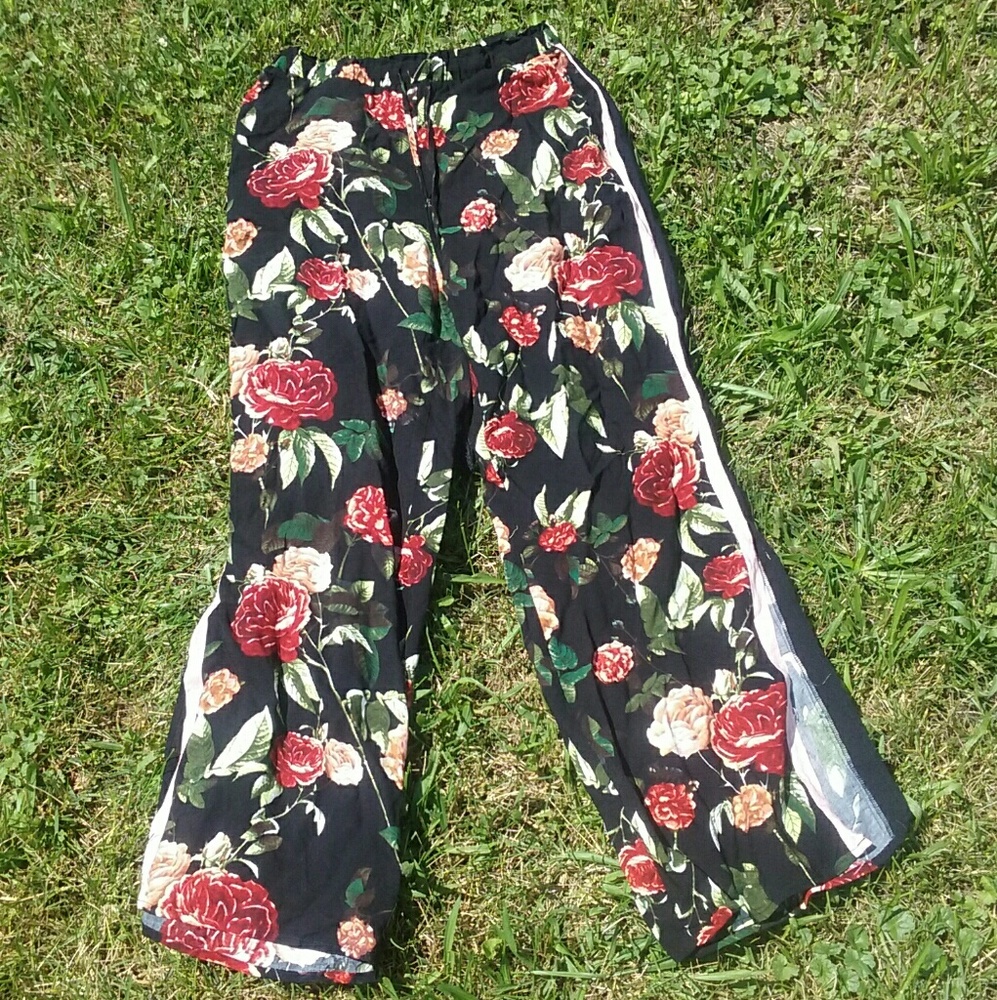 Loose floral pattern pants