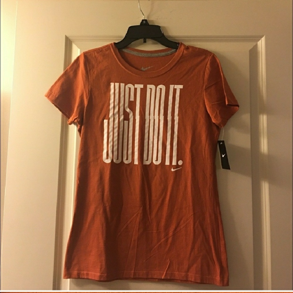 Women's Medium Slim Fit athletic shirt.