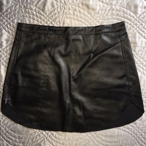 LF Black mini skirt
