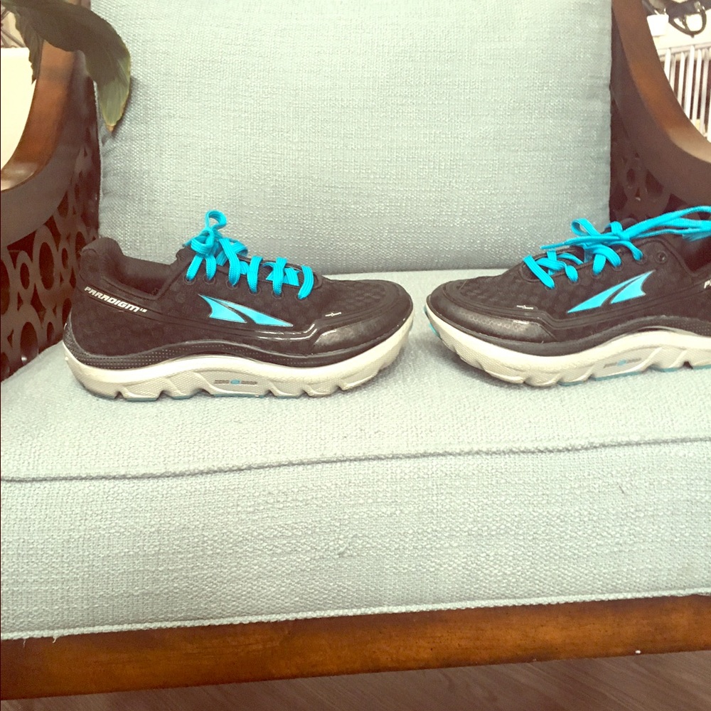 Altar athletic shoes