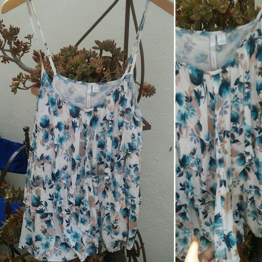 NWOT Lauren Conrad Teared Floral Top