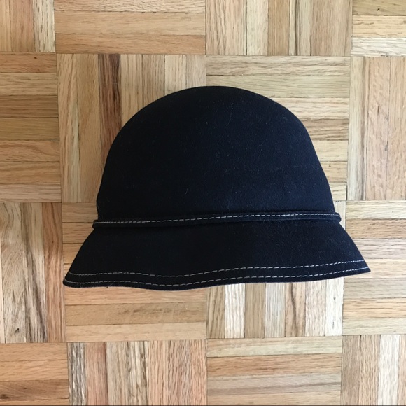 Black John Callanan Cloche Hat from Anthropologie - Picture 3 of 7