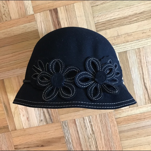Black John Callanan Cloche Hat from Anthropologie - Picture 4 of 7
