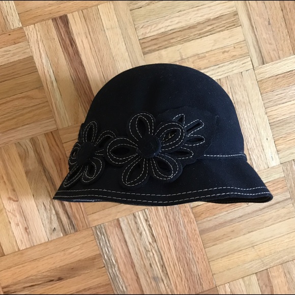 Black John Callanan Cloche Hat from Anthropologie - Picture 5 of 7