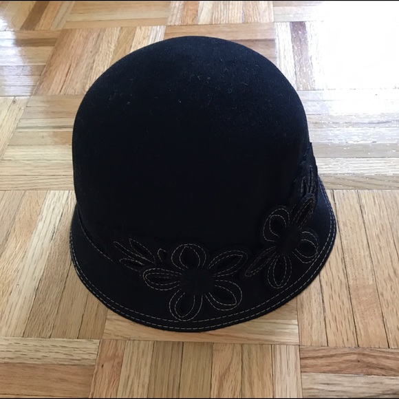 Black John Callanan Cloche Hat from Anthropologie - Picture 6 of 7