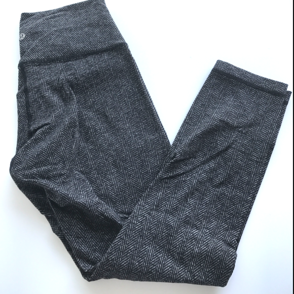 lululemon athletica Pants - Lululemon Herringbone high rise crop leggings Sz 8