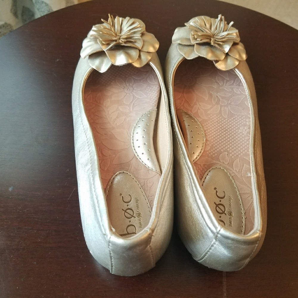 Boc flower like dress shoe