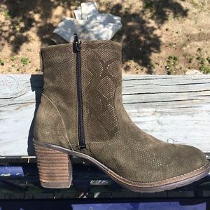 Taos boots