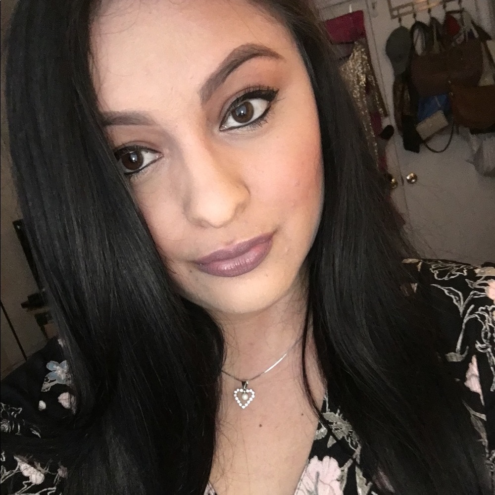 Meet your Posher, Ana