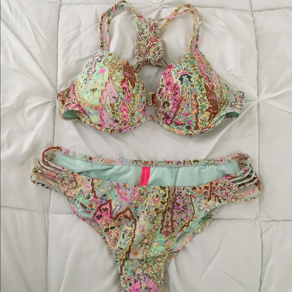 (RESERVED)      VS Bohemian Bikini bottoms 🌛⭐️