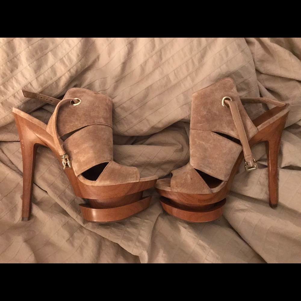 Taupe suede sandals with wooden heel