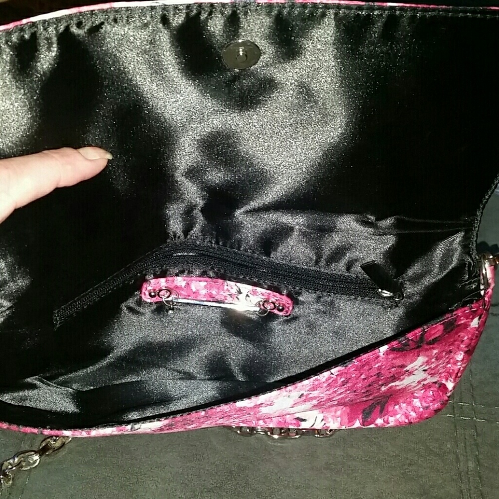 NWOT!! GORGEOUS floral shoulder chain bag - Picture 5 of 8