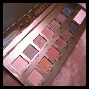 It Cosmetics Naturally Pretty Palette