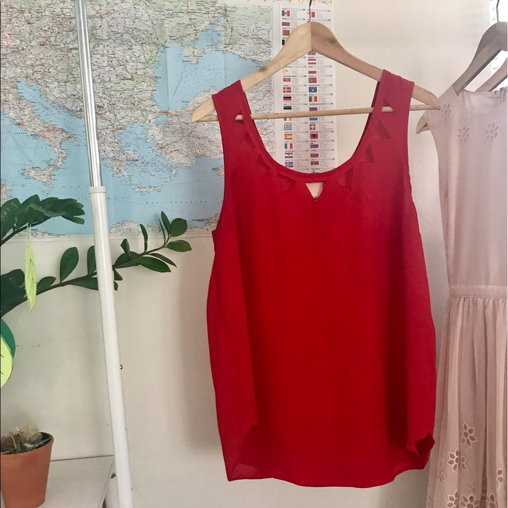 URBAN OUTFITTERS • Silky red cut out tank