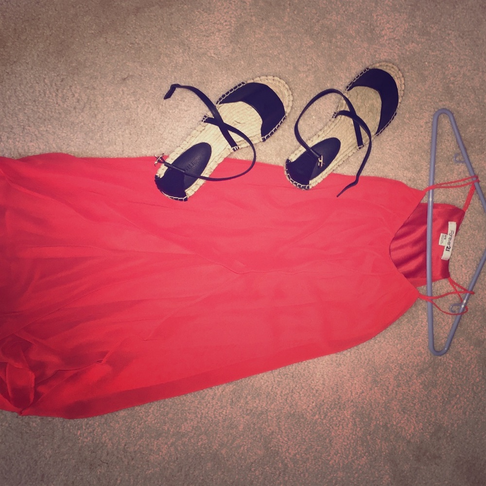 selling a Forever 21 dress/ Forever 21 sandals
